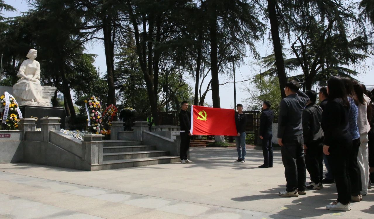 缅怀革命先烈 赓续红色精神丨YY易游m6米乐集团党委组织开展清明祭扫主题活动